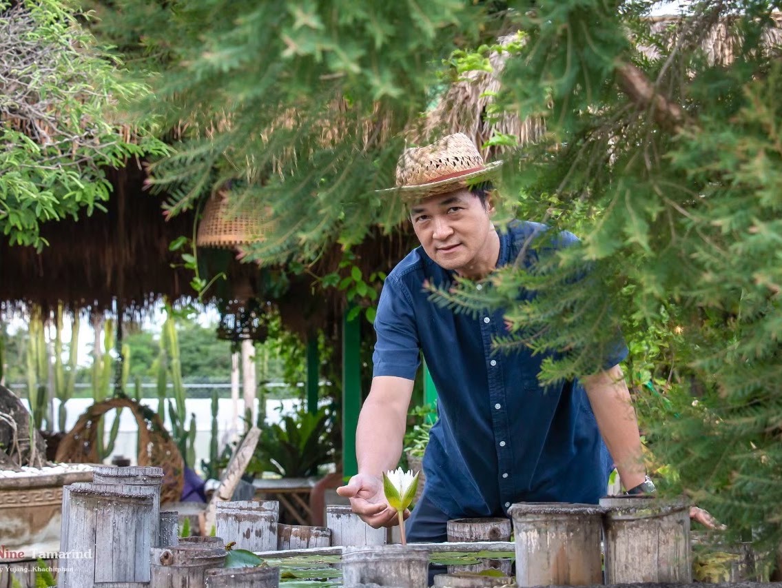 คุณชัยวัฒน์ ศรีเทศ ริมสระบัว Nine Tamarind Farm