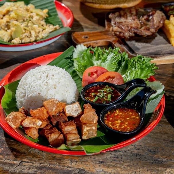 ข้าวหมูกรอบทอดน้ำปลา