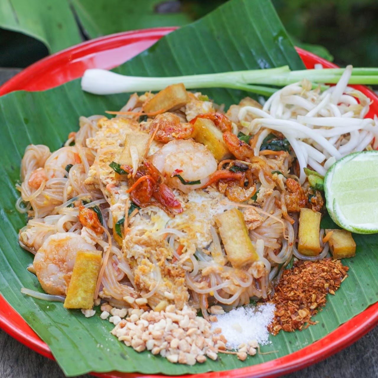 ผัดไทยโบราณกุ้งสดเต้าหู้ไข่